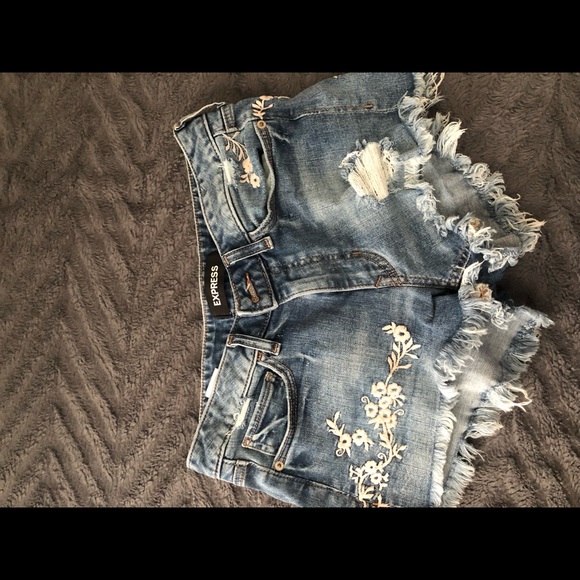 Express Jean shorts size 4 style shortie - Picture 2 of 4
